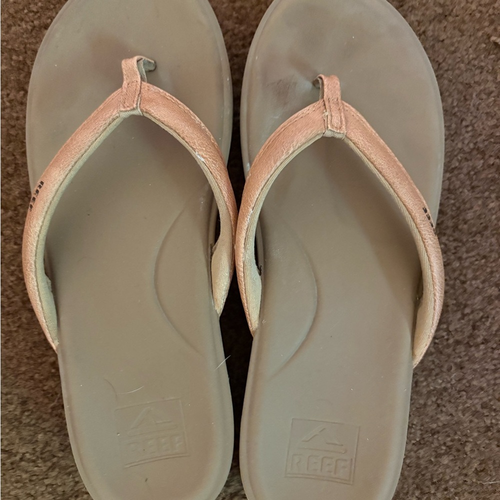 Reef Women's Tan Footbed Sandals with Rose Gold Straps